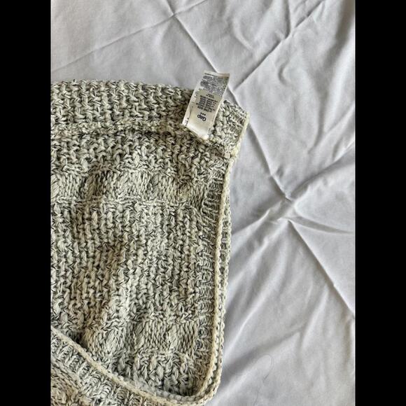 GAP Infinity Scarf - Picture 2 of 2